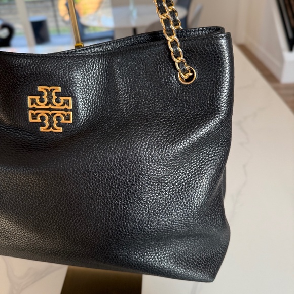 Tory Burch Britten Handbag + Britten Wallet SET in Black/gold - Picture 12 of 16